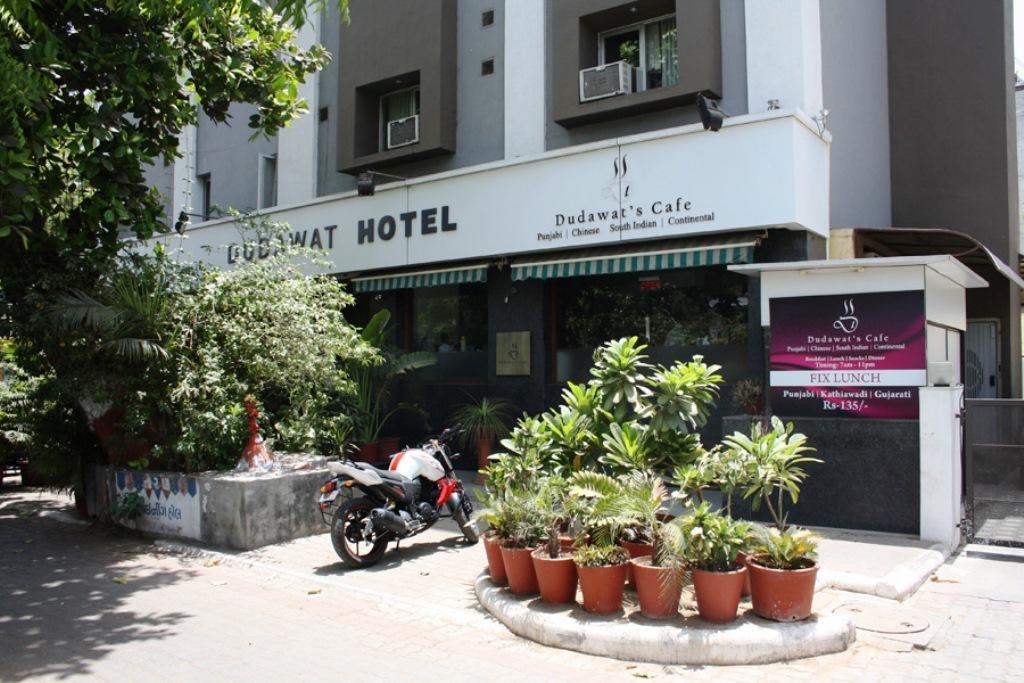 Hotel Dudawat Ahmedabad Eksteriør bilde