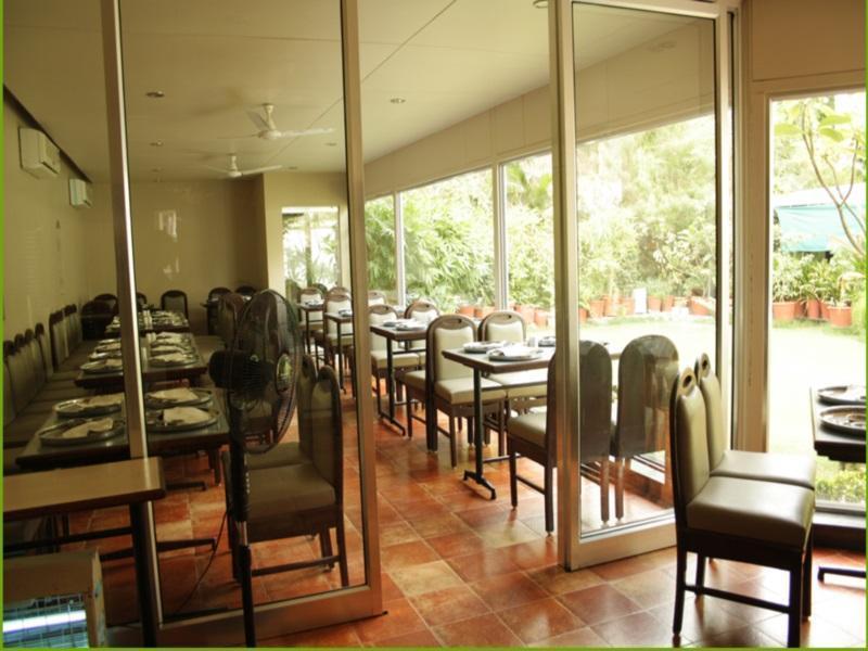 Hotel Dudawat Ahmedabad Eksteriør bilde