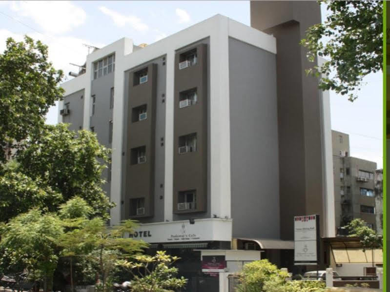 Hotel Dudawat Ahmedabad Eksteriør bilde